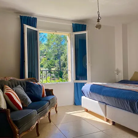 Piscine Chauffee, Tennis, Mas Provencal Contemporain Willa